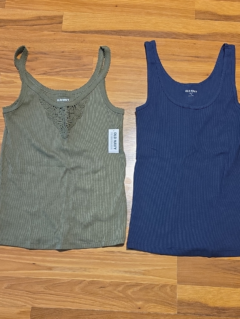 Old Navy Ribbed Lace Olive Tank & Navy Scoop Neck Set